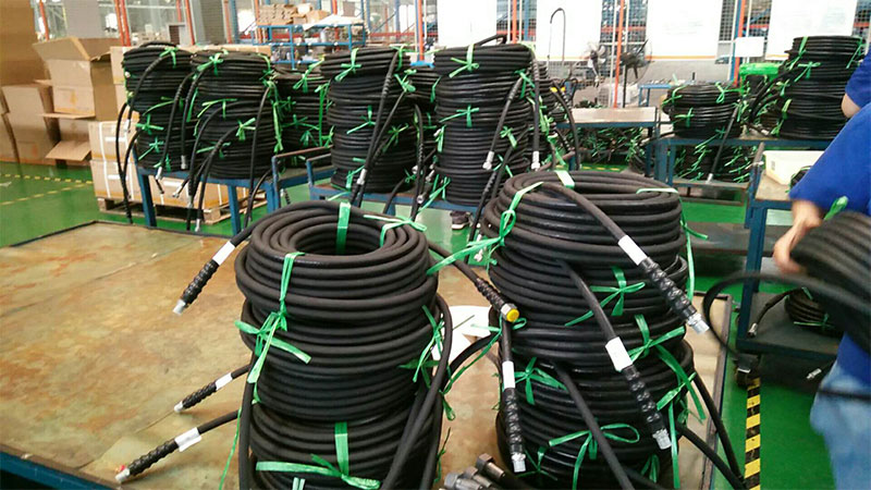 Characteristics of large diameter steel wire braided hydraulic hoses for mining