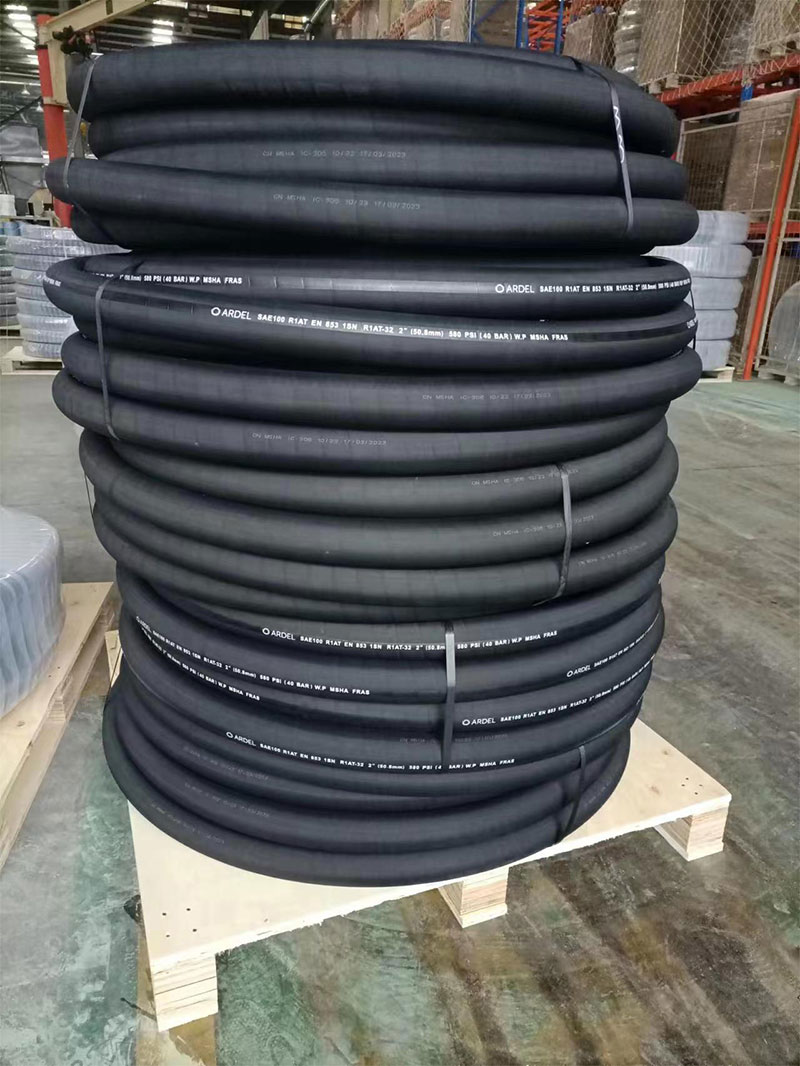 Explosion prevention of ultra-high pressure steel wire hydraulic pipe